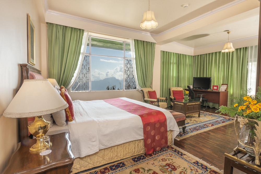 THE ELGIN MOUNT PANDIM, PELLING 11/30