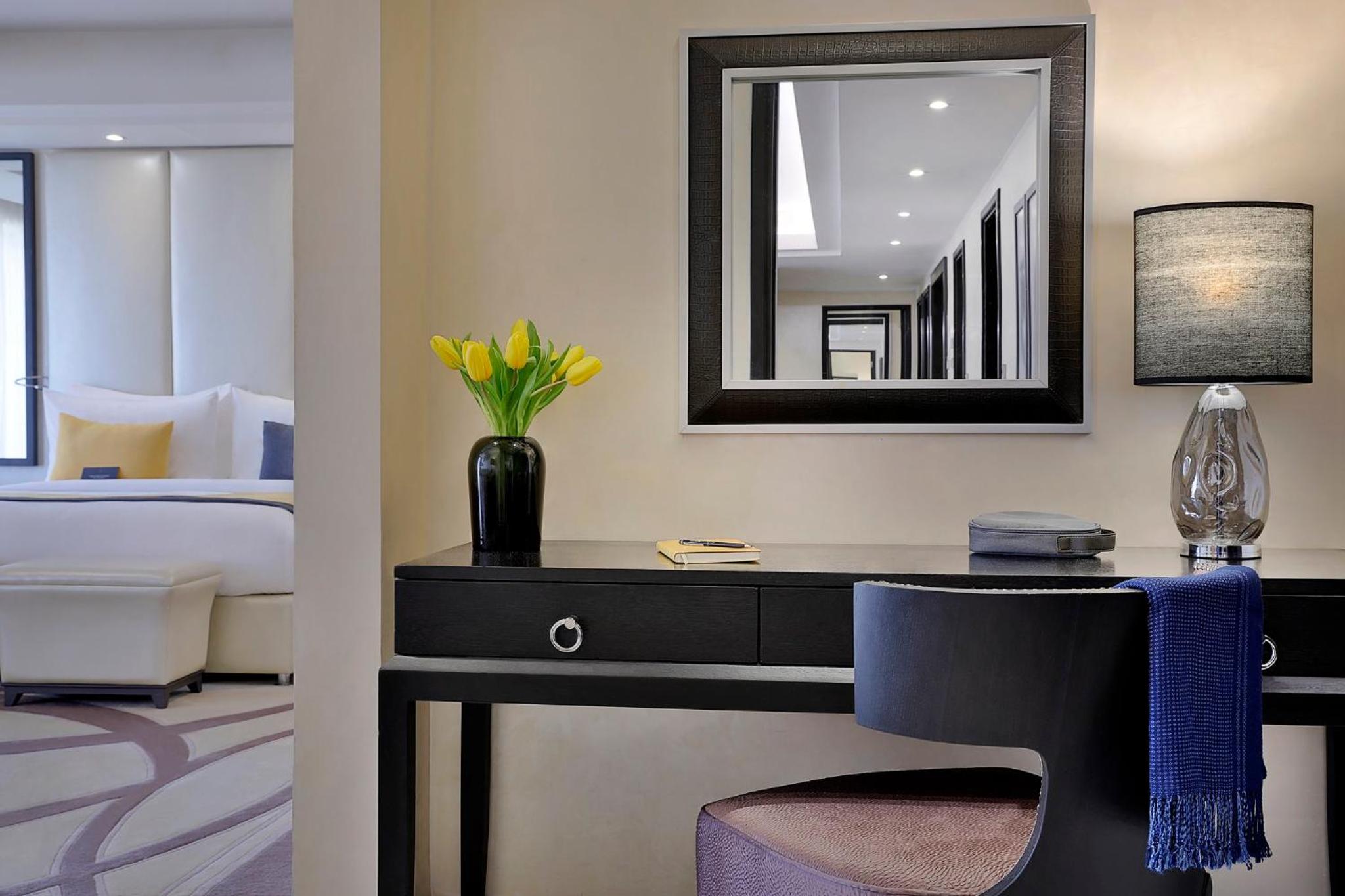 جناح ملكي بسرير كينج وسريرين كينج بغرفتي نوم، فوكو الرياض(voco Riyadh by IHG) 10/10