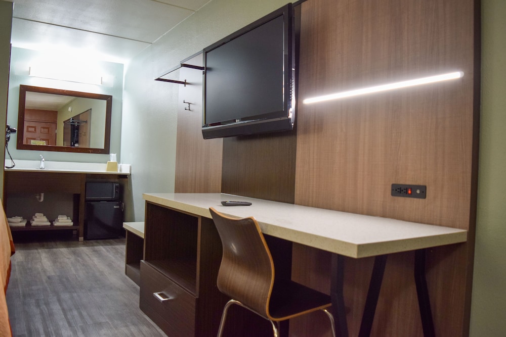 Super 8 by Wyndham Raleigh Downtown 19/26