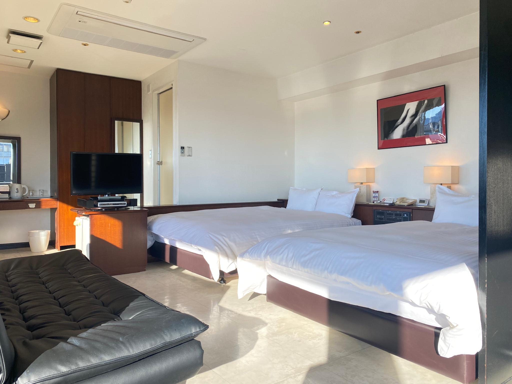 Deluxe, Twin Beds, Sofa