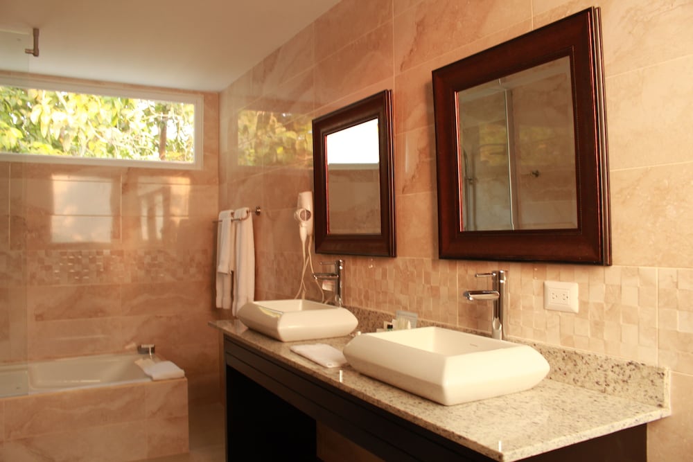 Contempo Hotel 49/49