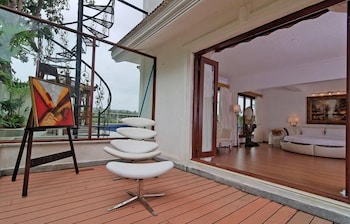 White Pearl Suites by Rosetum 41/62