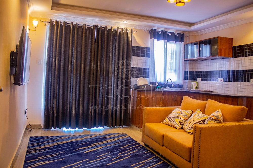 Toque Hotel & Lounge 33/50