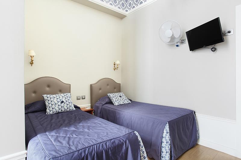 Hotel Montpensier Paris 4/23