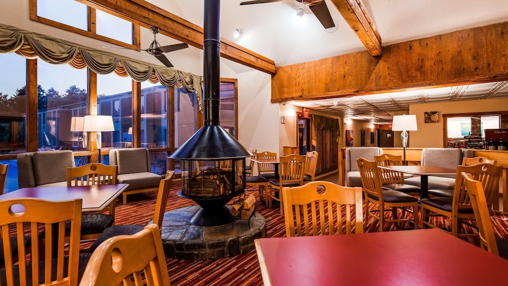 Deluxe Inn Wytheville 34/39