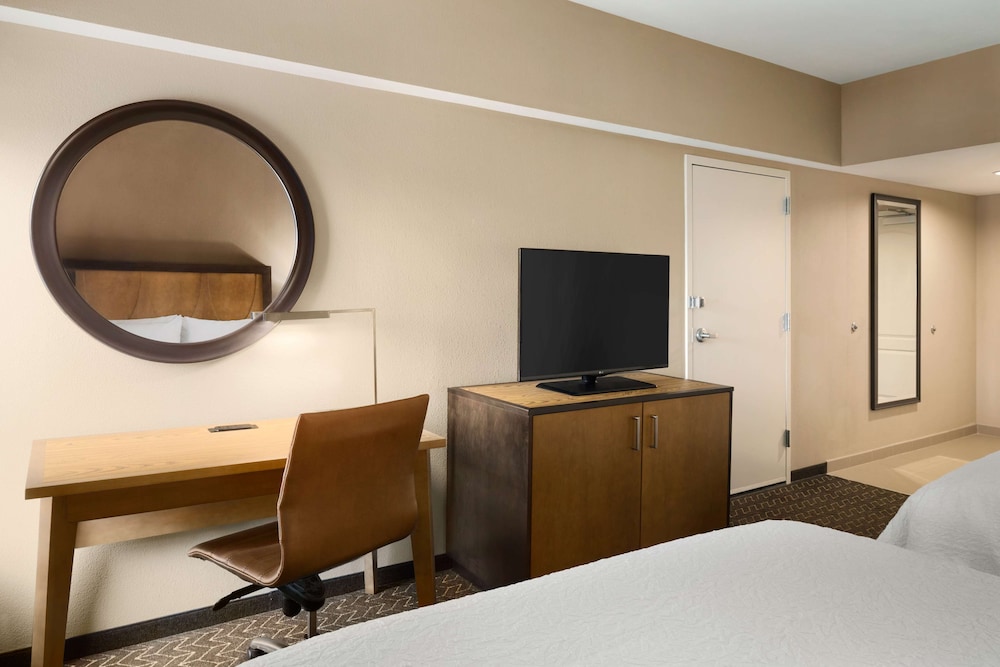 Hampton Inn & Suites Clayton/St Louis-Galleria Area 12/61