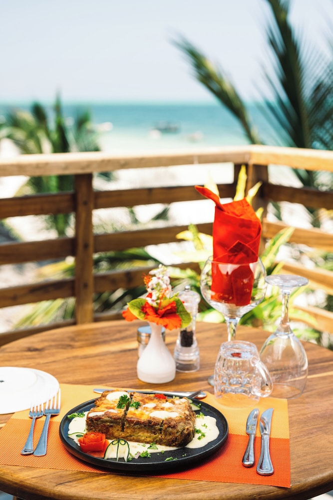 Blackstone Beach Resort 25/40