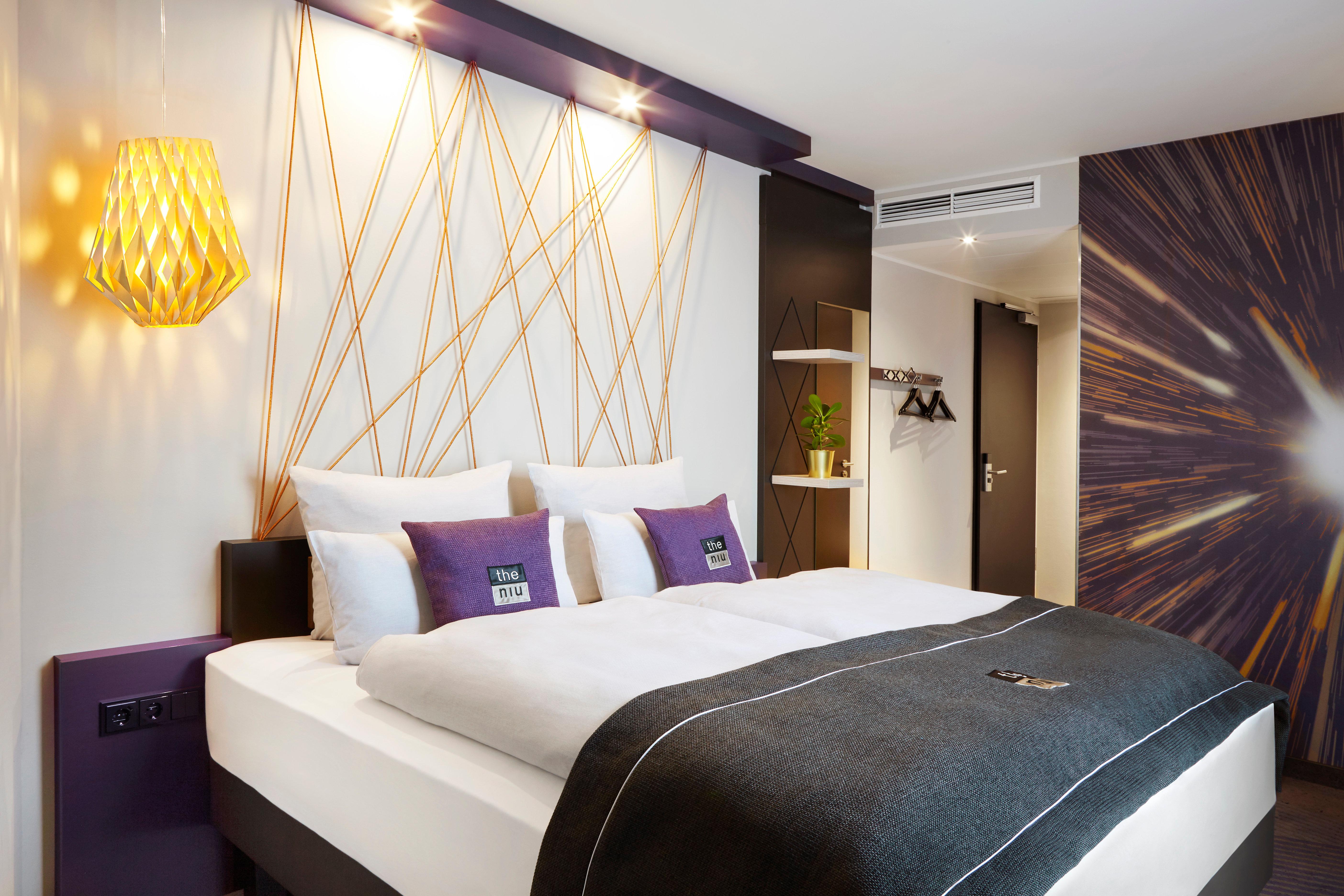 Room, Queen Bed