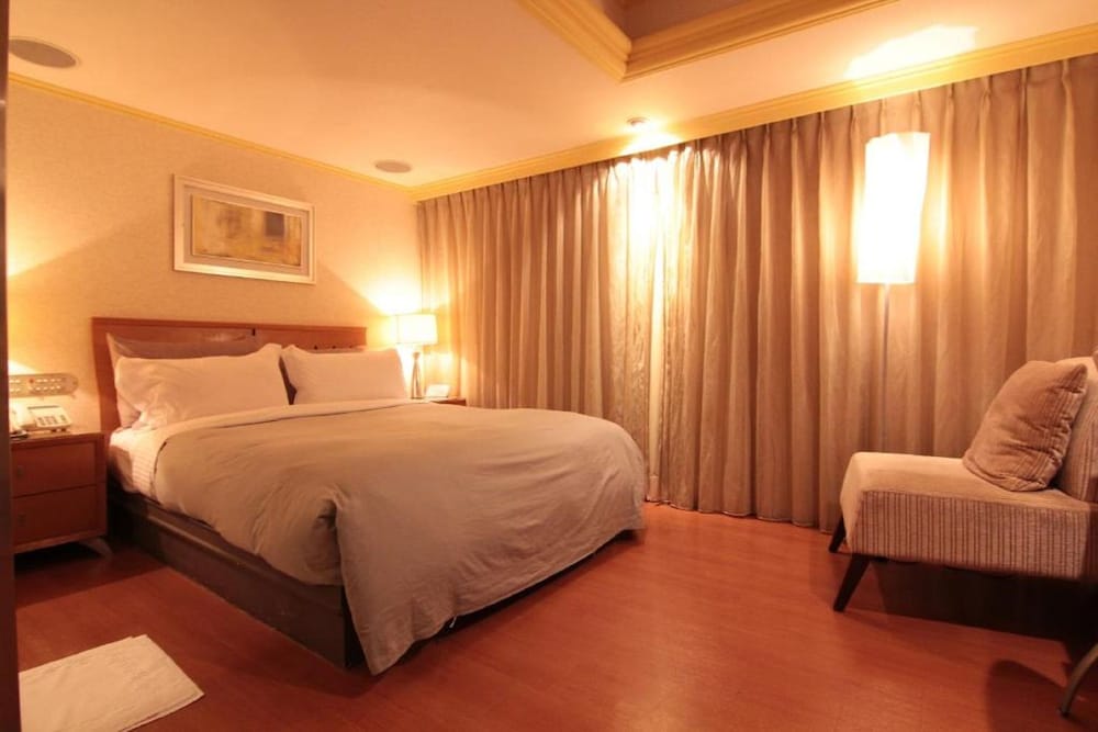 The Moon Hotel Taipei 9/19