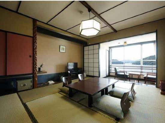 Japanese, Lake View, East Wing