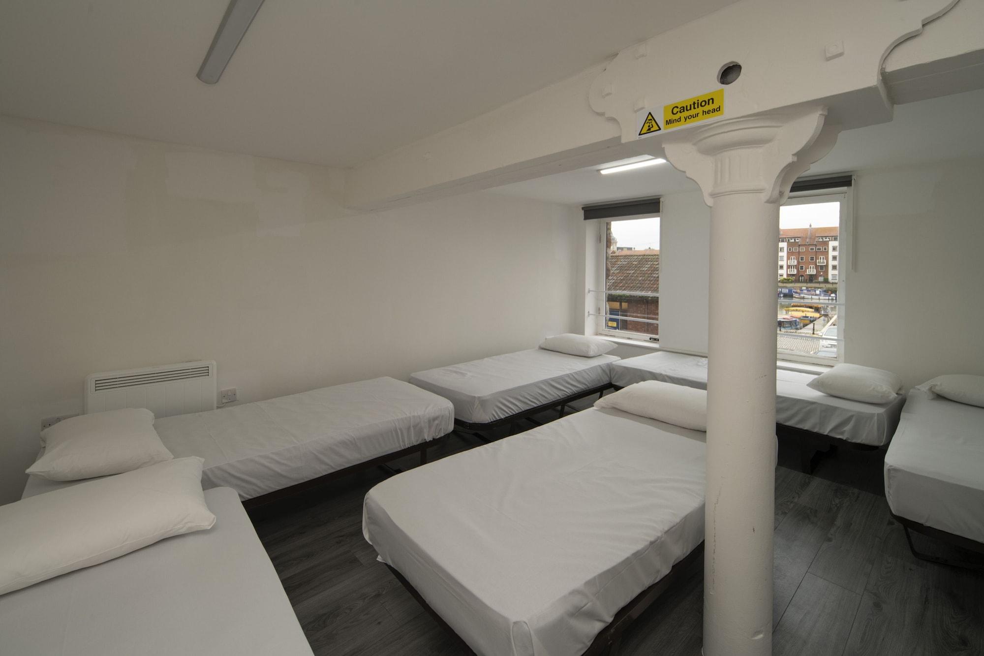 OYO Harbourside Hostel Bristol 17/39