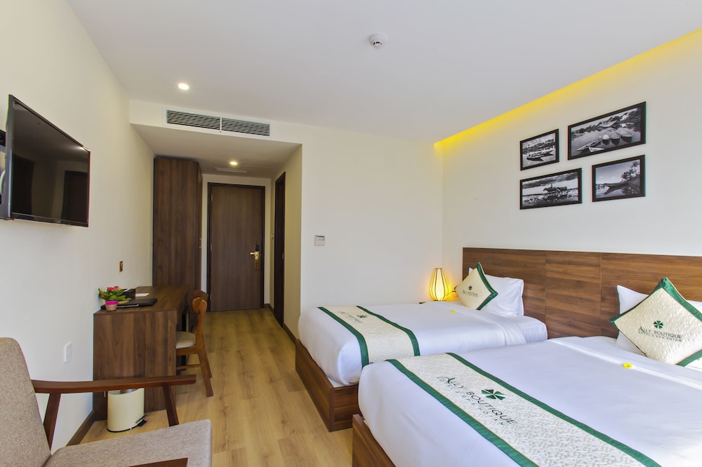 DELUXE, TWIN BEDS