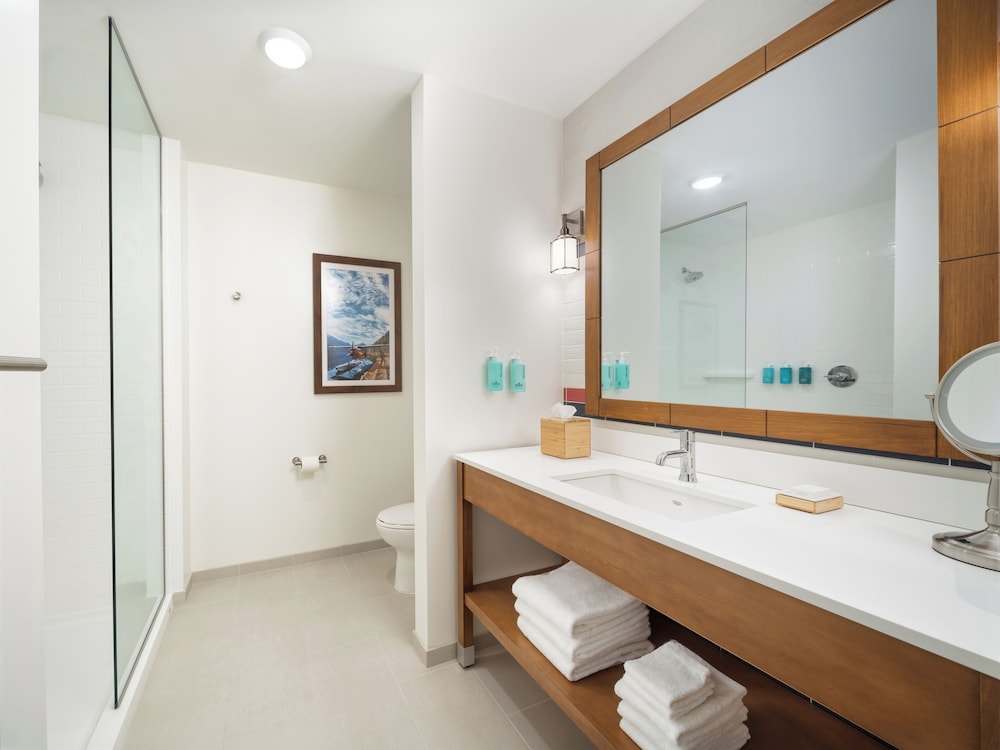 Compass Hotel Beaufort by Margaritaville 45/47