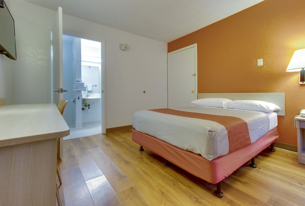 Motel6 Tempe, AZ - Scottsdale South 33/46