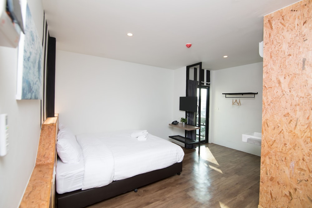 The Arbern Hostel x Bistro 30/50
