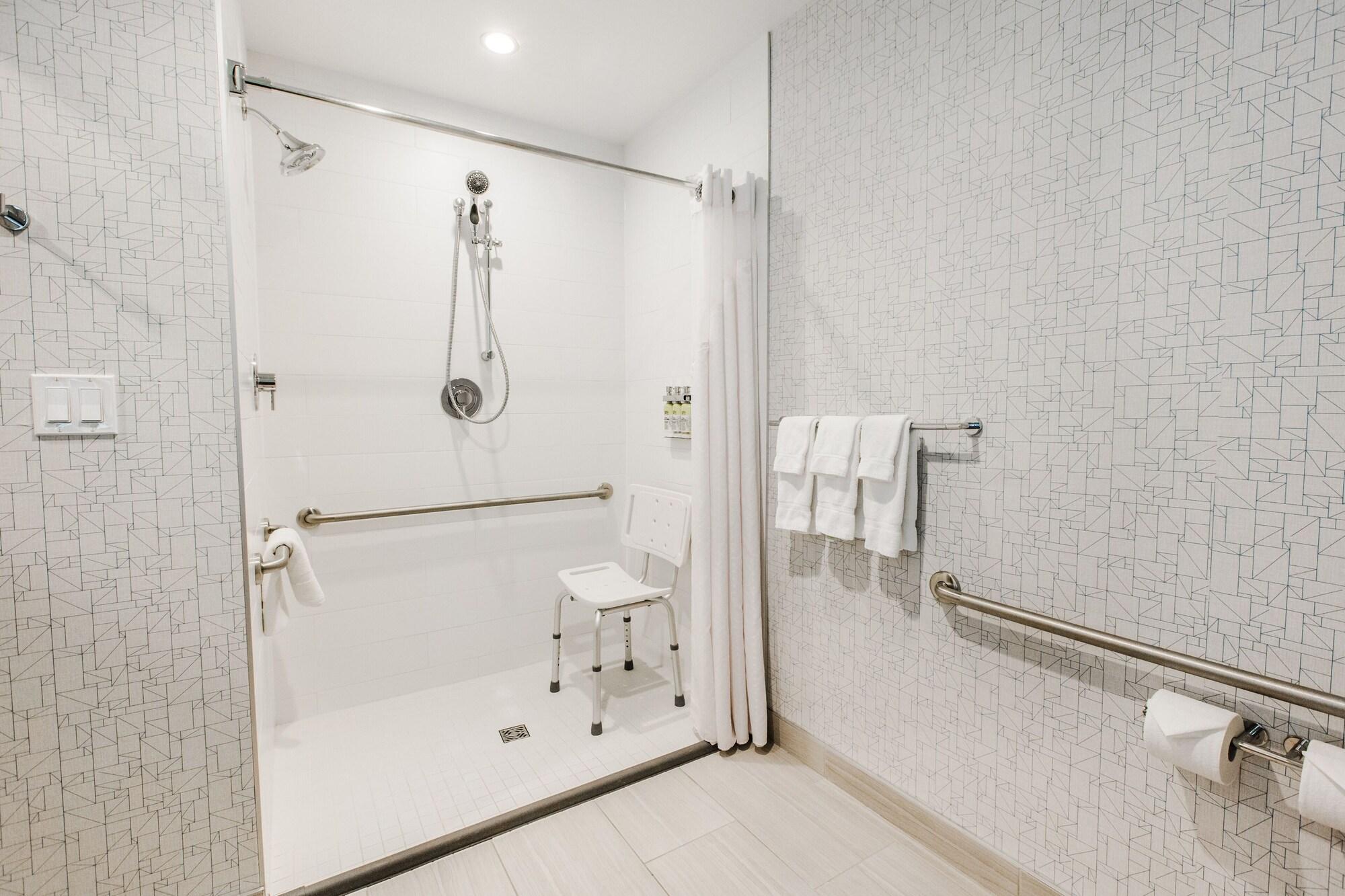 Suite, Multiple Beds, Accessible، HOLIDAY INN EXPRESS & SUITES WEST EDMONTON-MALL AREA 3/4