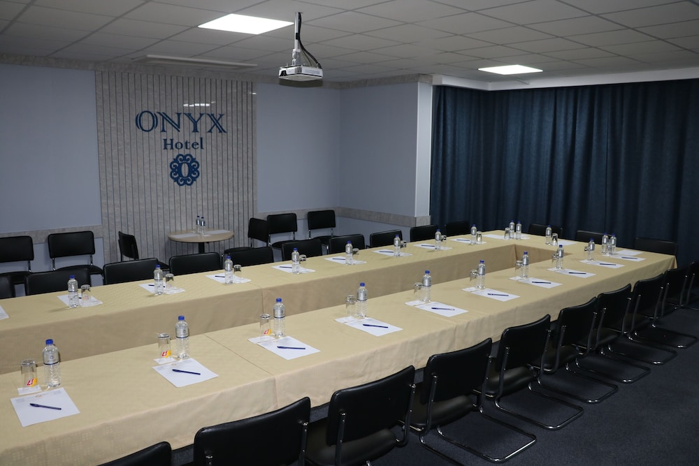 Onyx Hotel 55/58