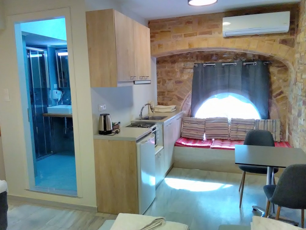 Chios City Inn 25/48