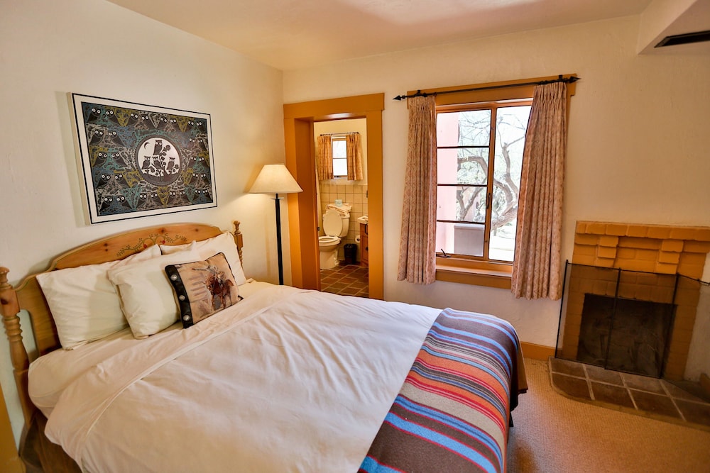 Tanque Verde Ranch 24/76