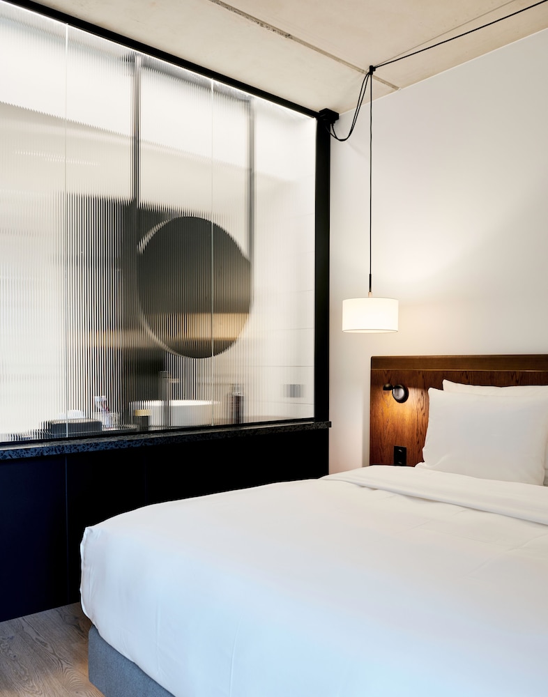 SUPERIOR, DOUBLE BED