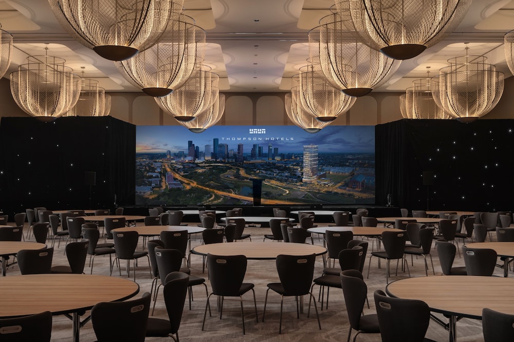 Thompson Houston, by Hyatt 62/72