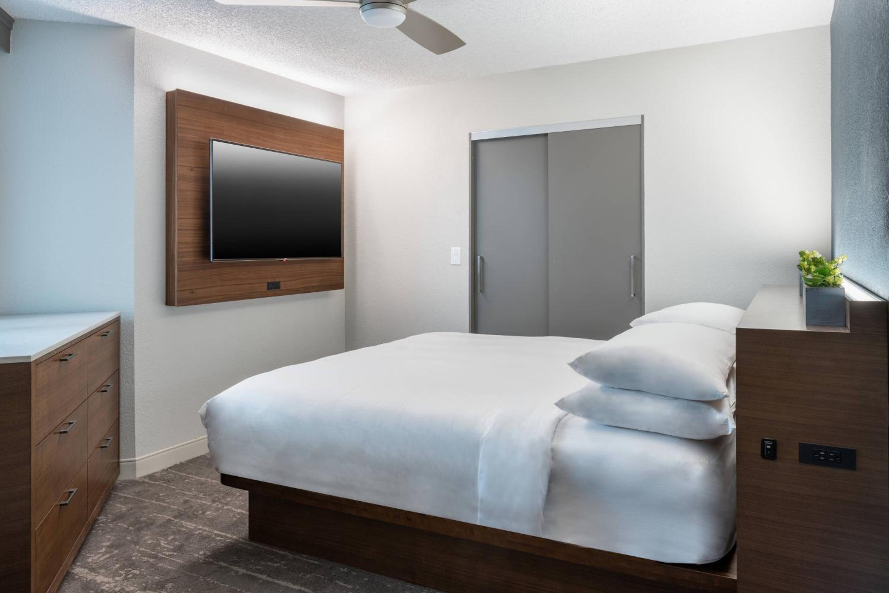 1 Bedroom, Condominium, Beach House, Suite, King Bed, Resort View, Sofa