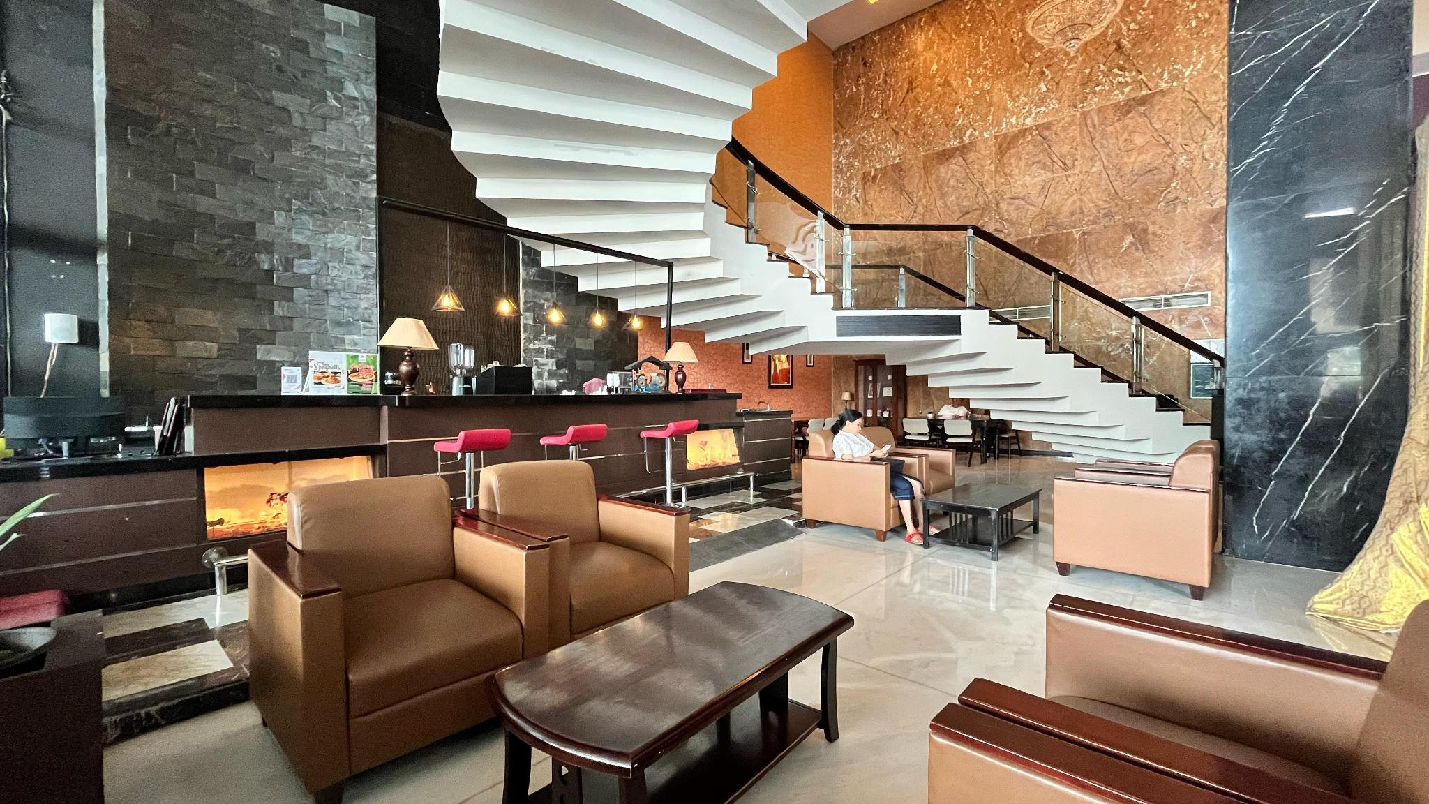 Hotel Grand Antares 40/50