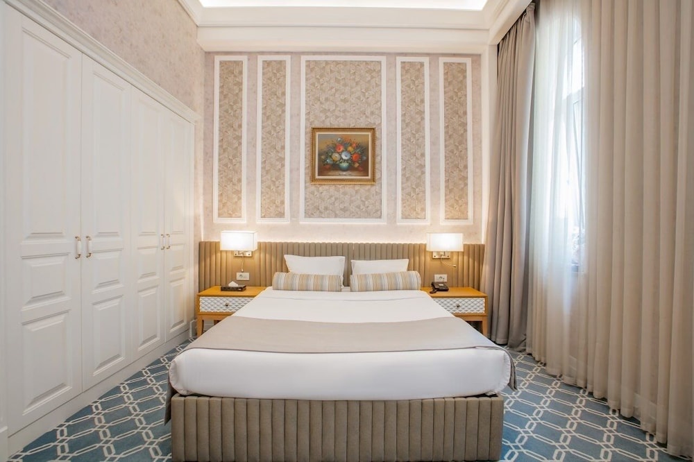 Superior, King Bed, Promenade Hotel 7/10
