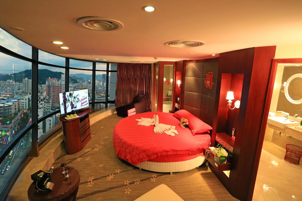 Ramada by Wyndham Longyan 18/55