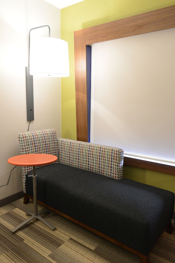Holiday Inn Express And Suites Chicago North Shore Niles 39/57