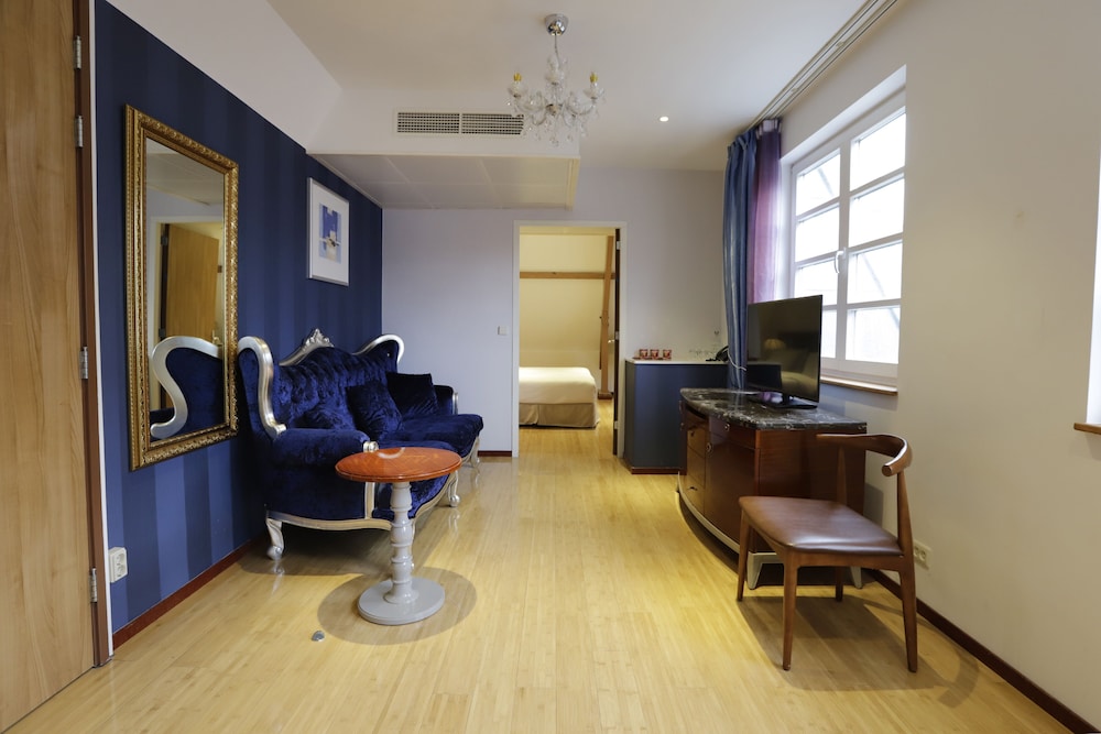 Chasse Hotel 46/64