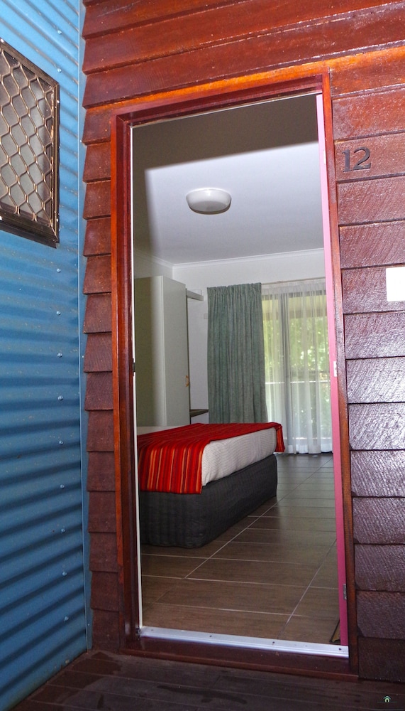 CAPE YORK PENINSULA LODGE 25/25