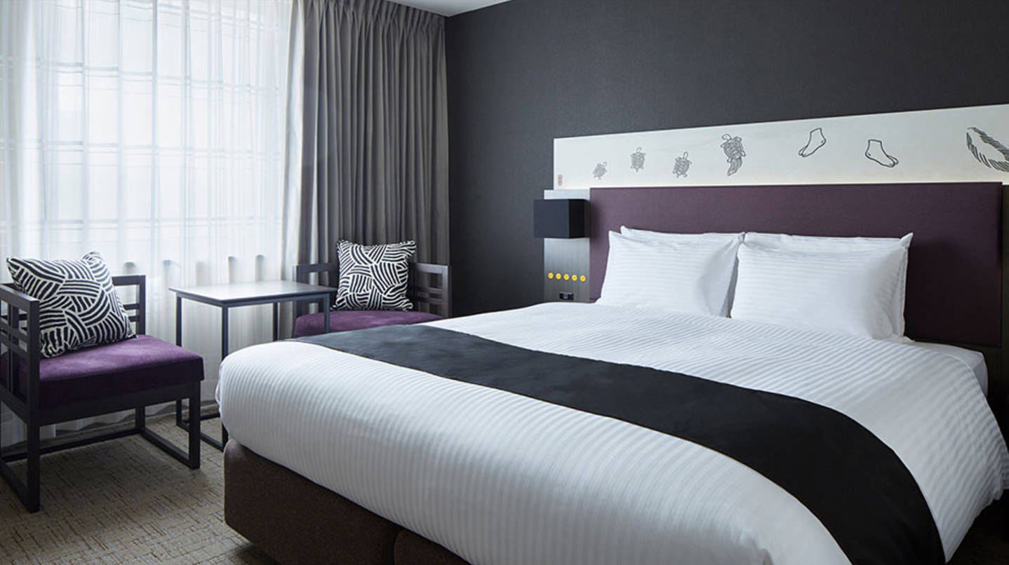 SUPERIOR, QUEEN BED