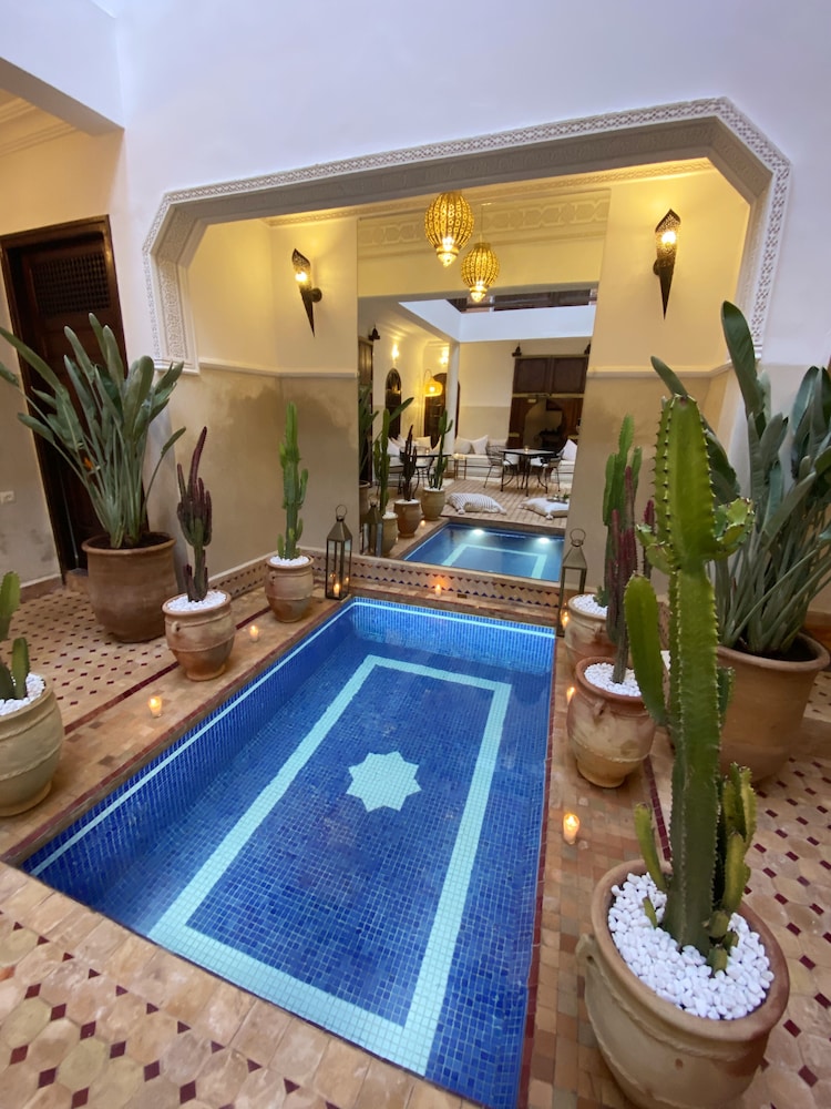Riad Laora 6/80