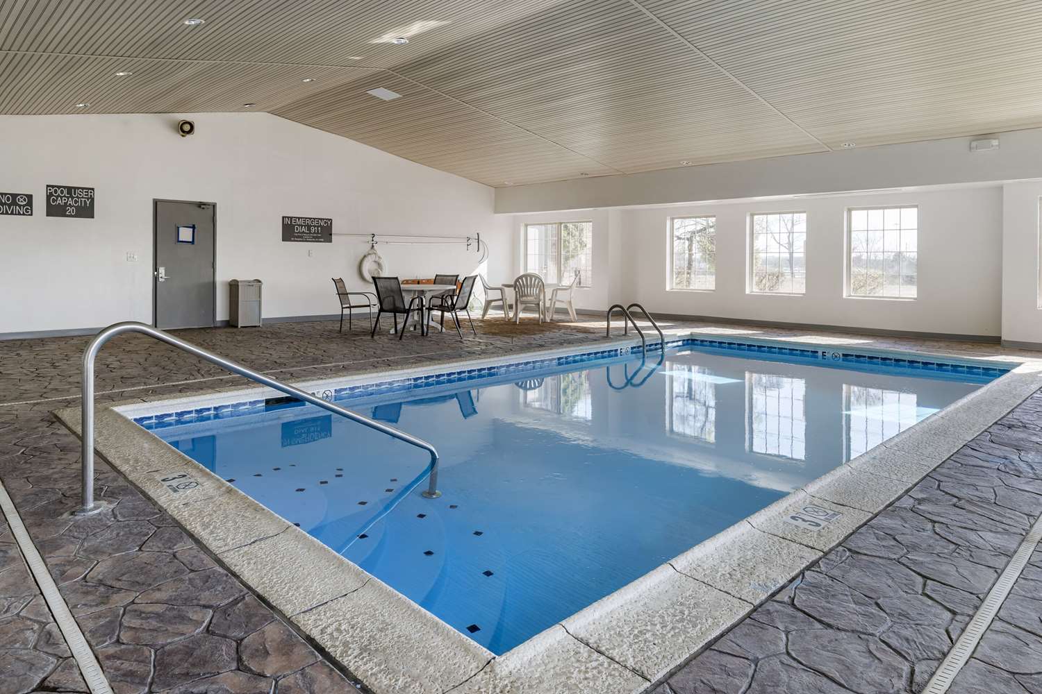Comfort Inn and Suites Shelbyville KY 26/50