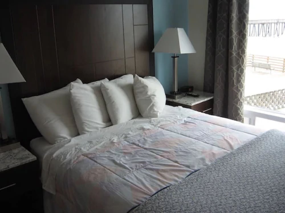 DOLPHIN COVE MOTEL 28/69