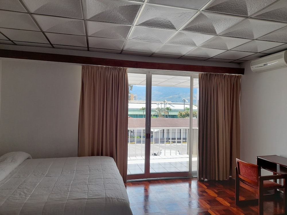 Costa Rica Tennis Club And Hotel 25/80