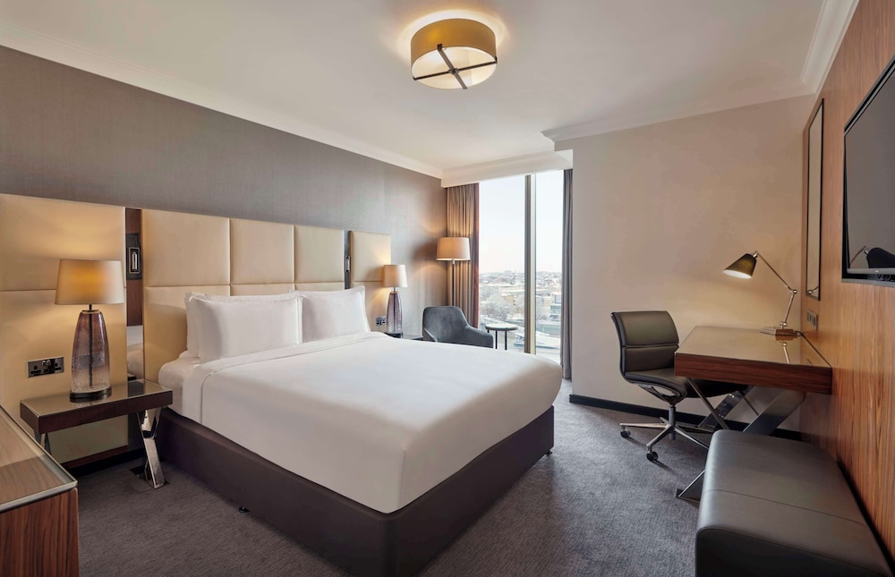 ROOM, KING BED, RIVER VIEW, HIGH FLOOR