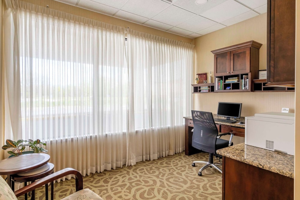 Comfort Inn & Suites Watertown - 1000 Islands 49/54