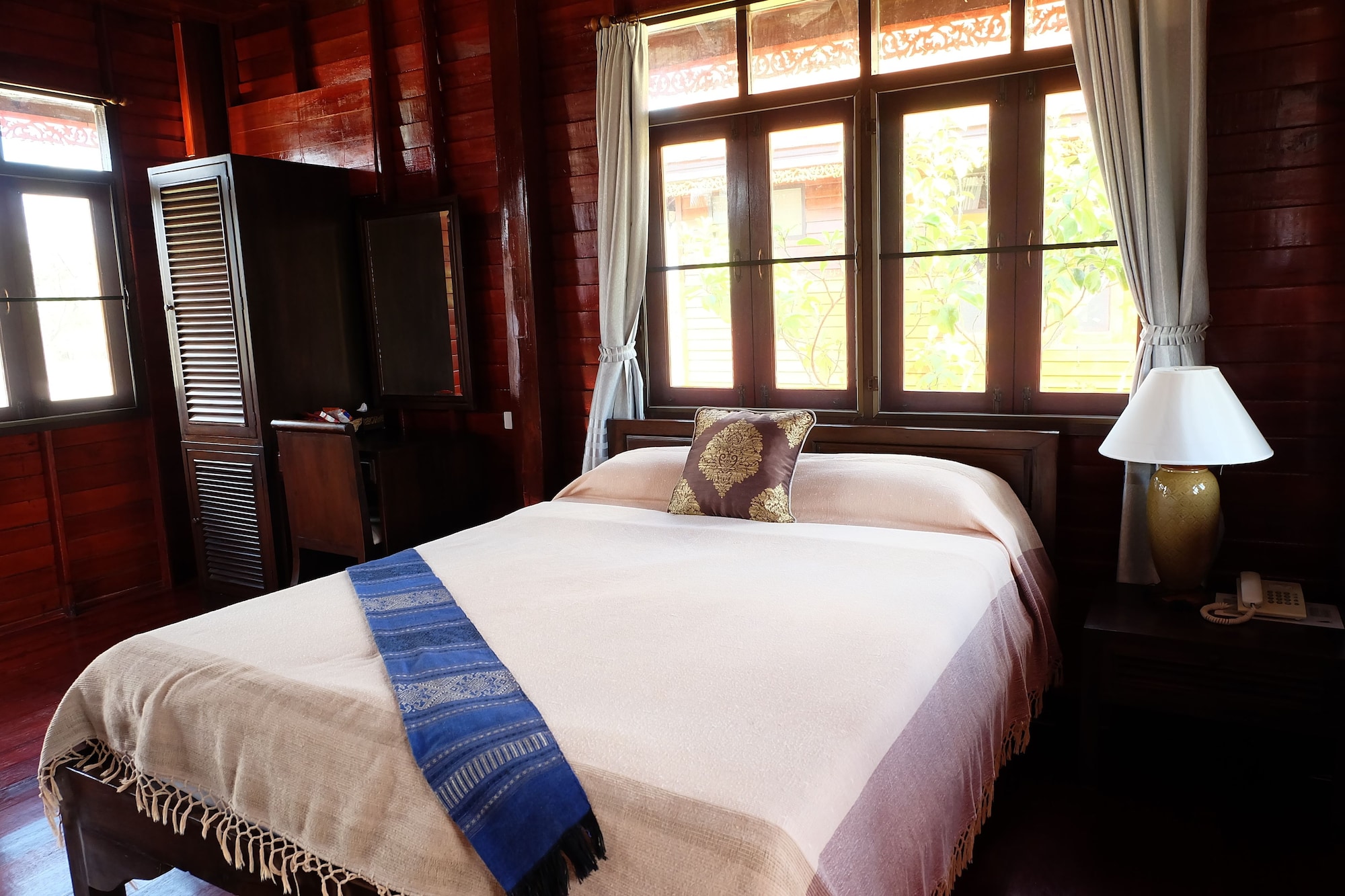 THAI, HOUSE