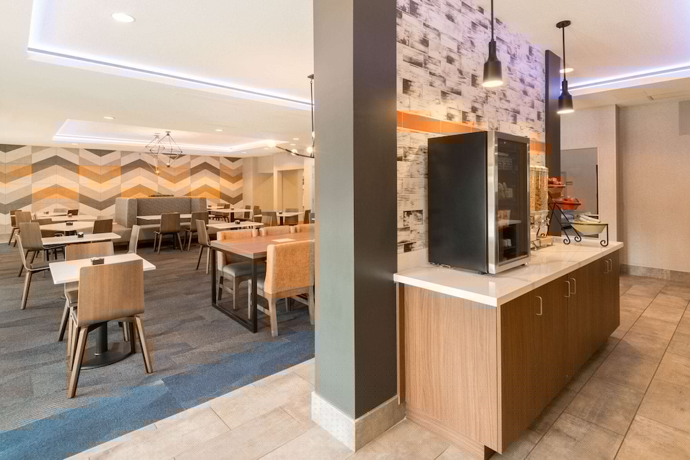 La Quinta Inn & Suites by Wyndham Las Vegas Airport South 34/46