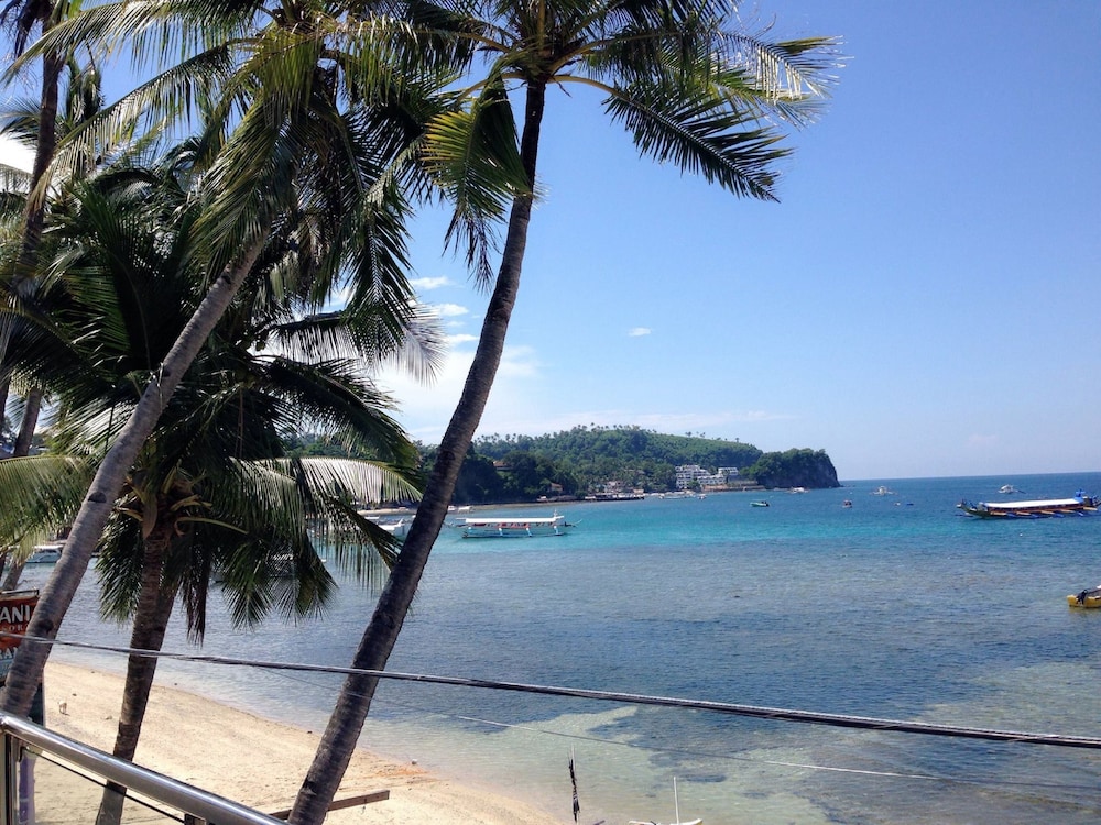 Montani Beach Resort 42/49
