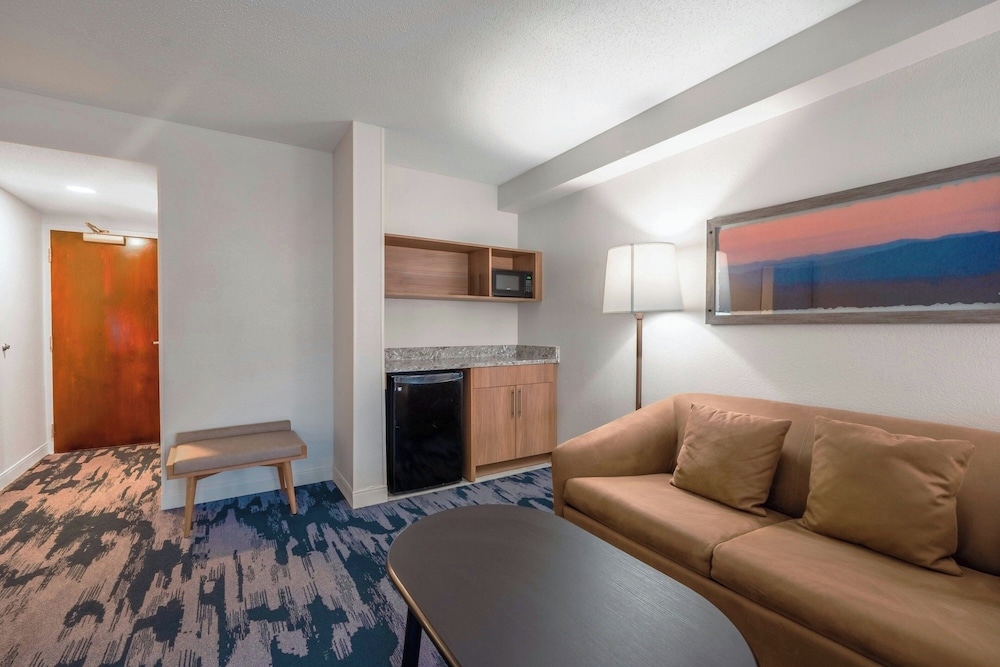 Fairfield Inn Suites by Marriott Atlanta Kennesaw 26/50