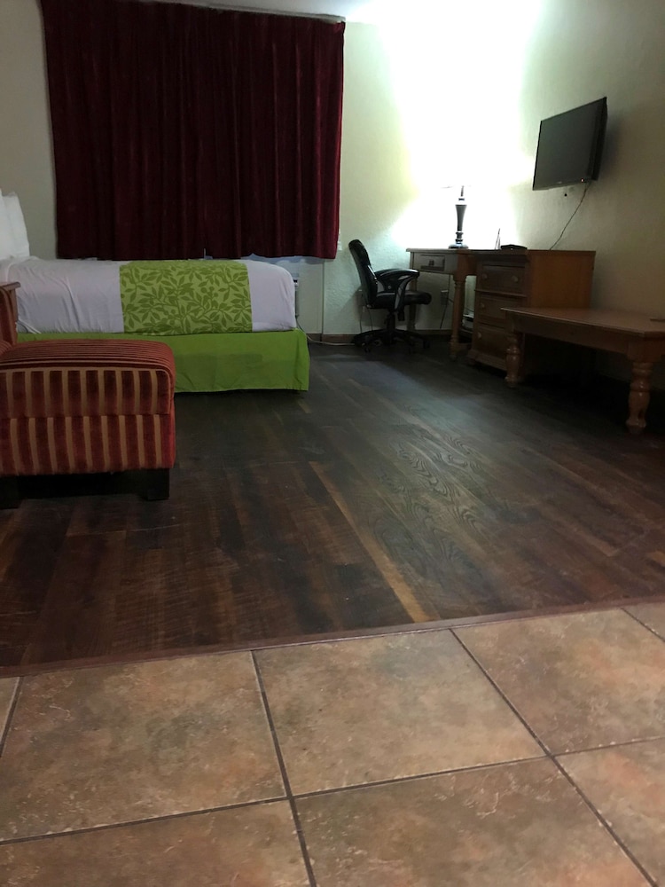 Americas Best Value Inn Suites Anchorage Airport 27/39