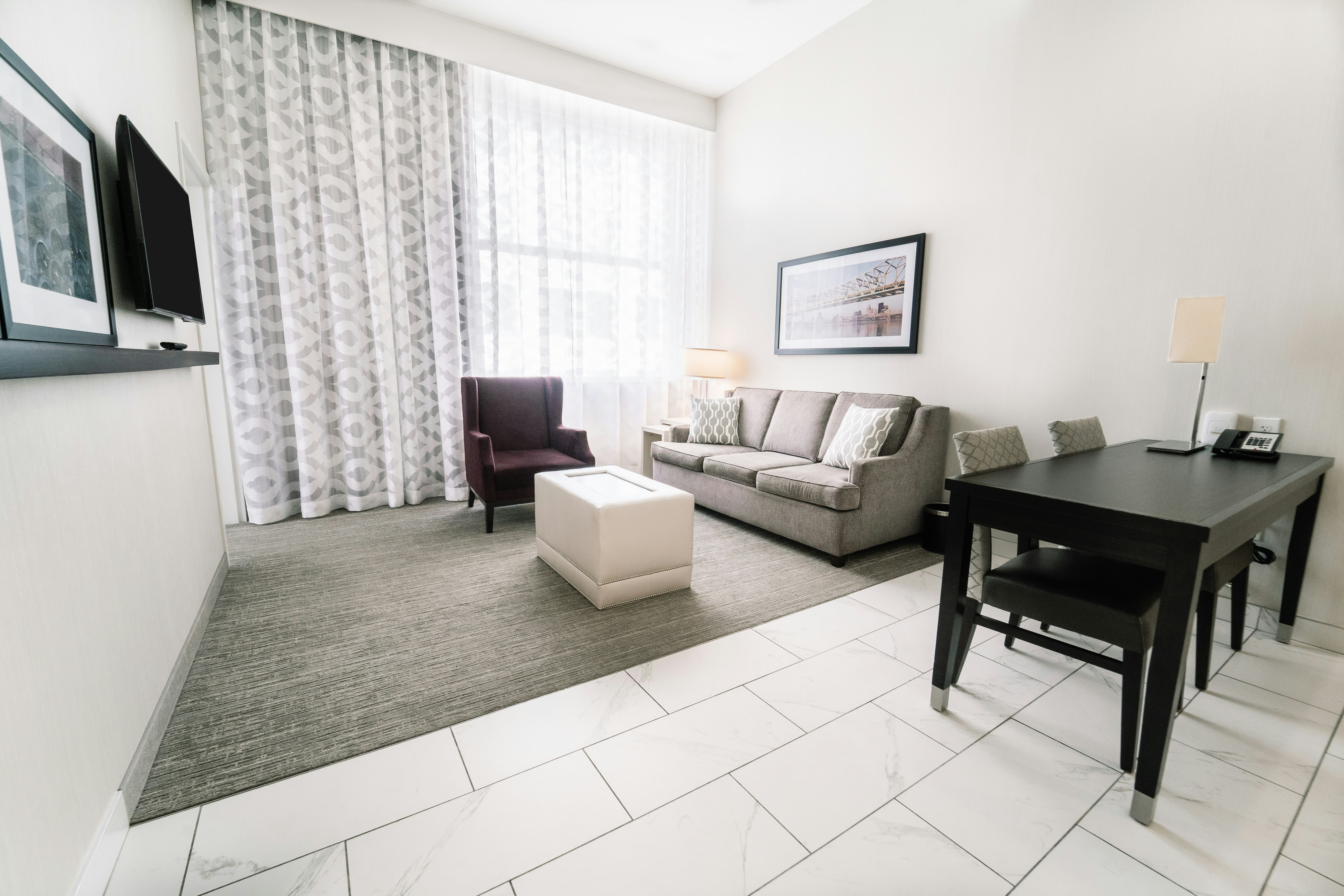 SUITE, KING BED, LARGE