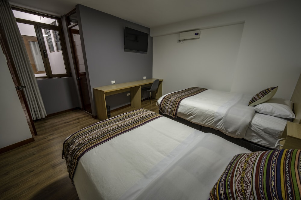 COMFORT, TWIN BEDS