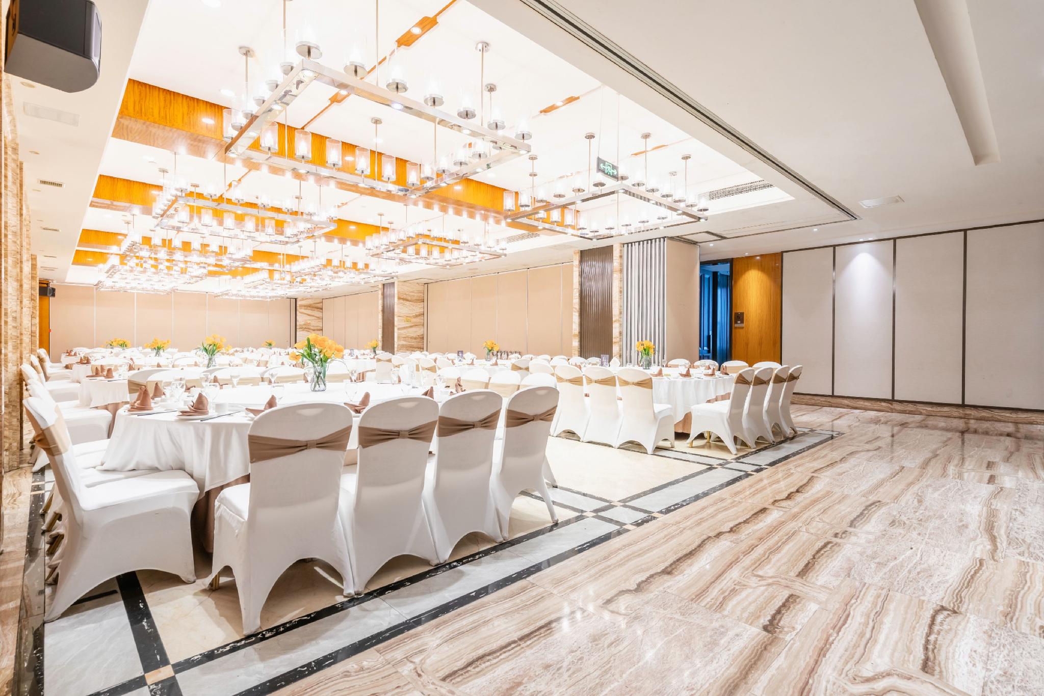 Qinchuan Hotel 49/55