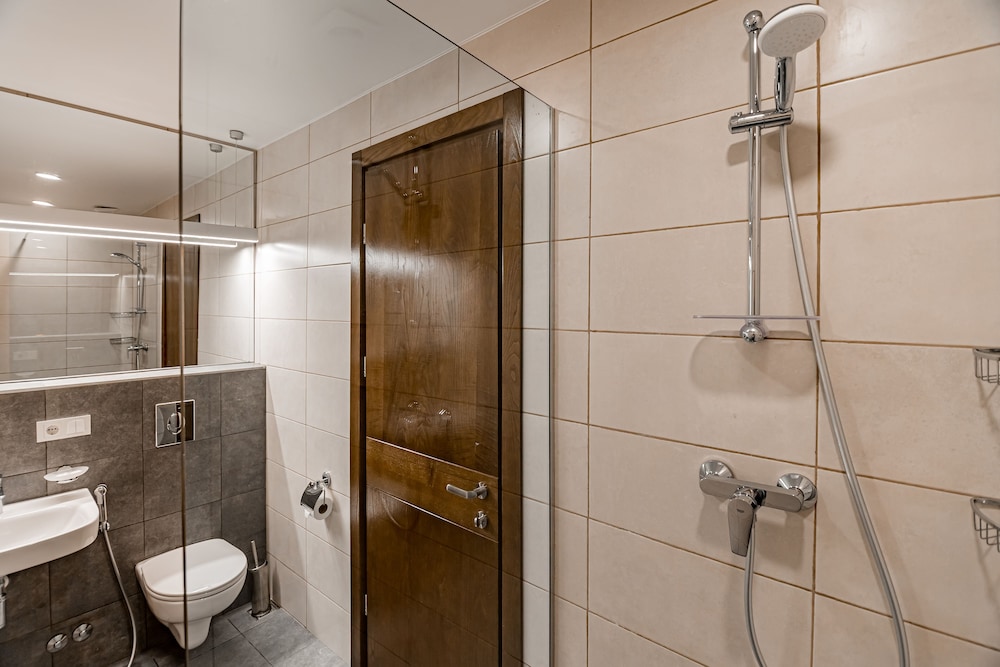 غرفة قياسية ثلاثية بثلاثة أسرّة، Kutaisi Inn 3/3