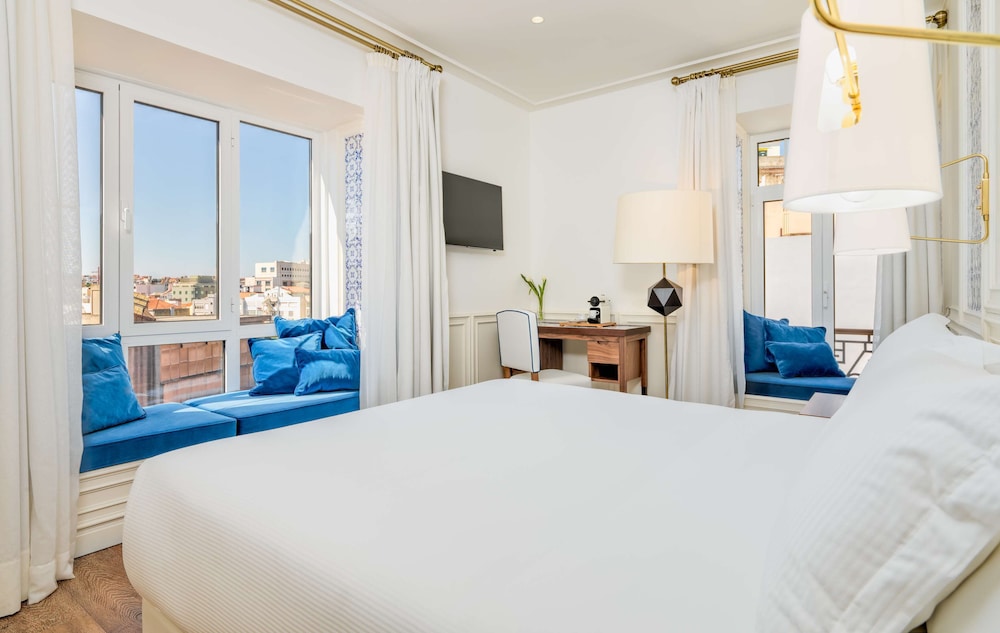 ROOM, SINGLE, DOUBLE BED, CITY VIEW