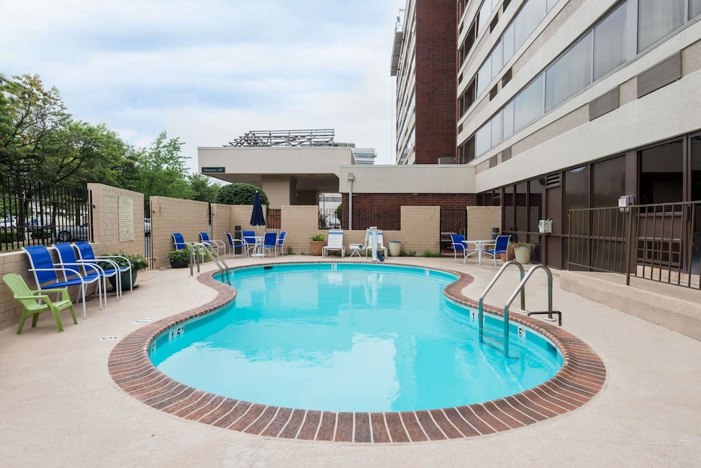 Wingate by Wyndham Springfield 54/60
